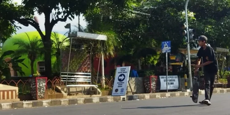 PPKM - Ditutup Sejak PPKM Darurat, Kawasan Alun-alun Batu Jadi Arena Olahraga