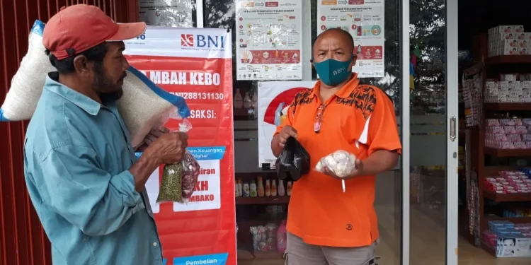 Penyaluran Bansos oleh BNI. Foto: dok