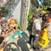 Wali Kota Malang Sutiaji saat menyambangi 3 bocah di Malang yang menjalani isoman tanpa kehadiran orang tuanya, Rabu (21/7/2021). Foto/Azmy.