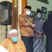 Suasana duka di rumah Andri Dewanto Ahmad, Wakil Ketua PWNU Jatim. Bupati Malang Sanusi mengucapkan bela sungkawa. Foto: Azmy.