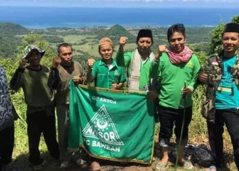 Andry Dewanto Ahmad tengah/tugu malang