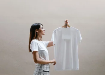 Pakaian fast fashion menjadi salah satu penyumbang limbah/tugu malang