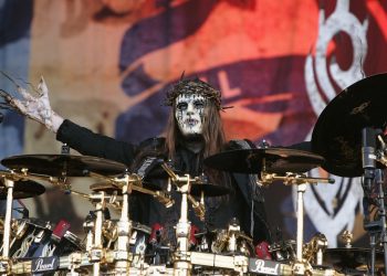 Drummer Joey Jordison ketika tampil bersama Slipknot pada 2009/tugu malang