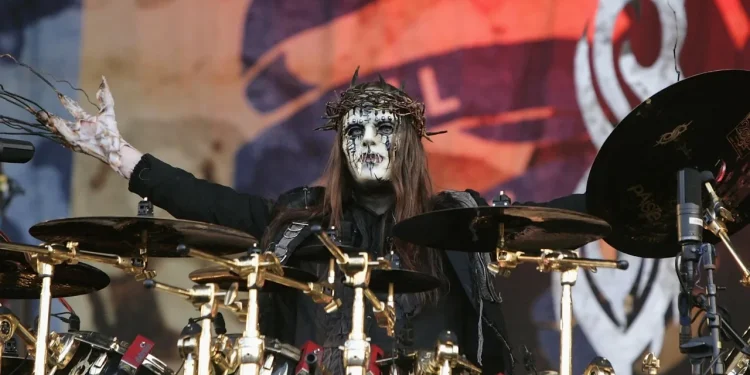 Drummer Joey Jordison ketika tampil bersama Slipknot pada 2009/tugu malang