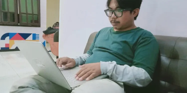 Dicky, Mahasiswa UM yang juga kerja freelance.