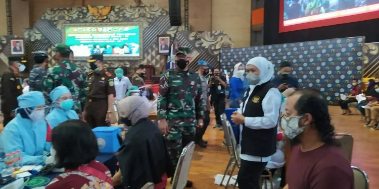 Forkopimda Jatim,Forkopimda - Forkopimda Jatim Tinjau Gerakan Serbuan 15 Ribu Vaksin Korem Malang