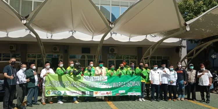 Simbolis pemberangkatan perdana paket bantuan untuk isoman Malang Raya melalui NUJEK. Foto: Sholeh.