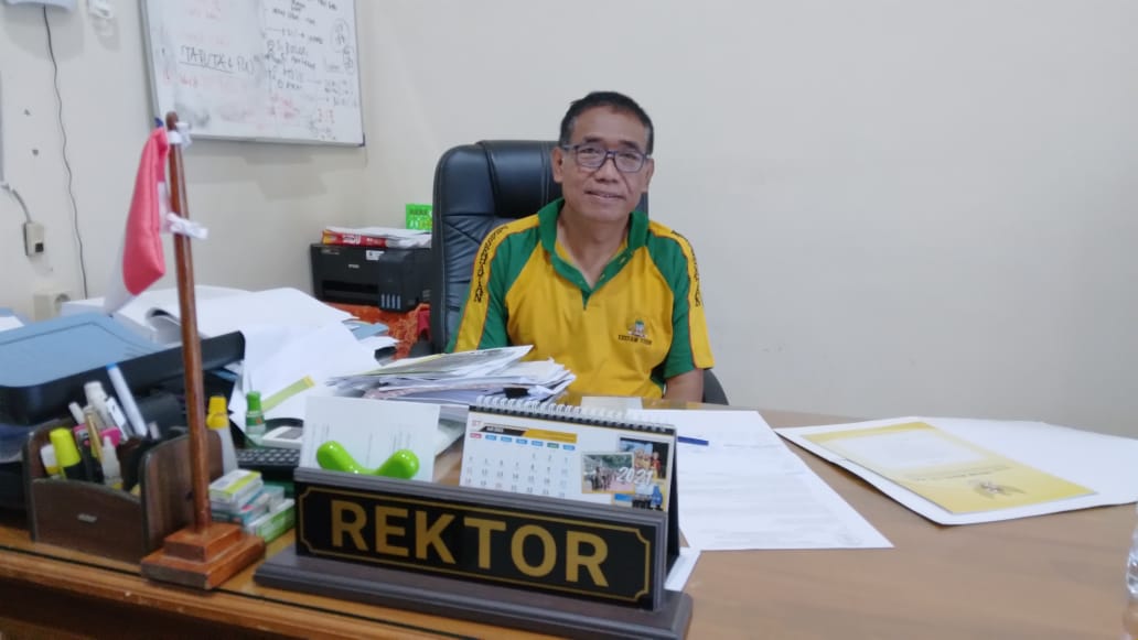 Rektor ITSK RS dr Soepraoen Letkol Ckm Arif Efendi SMPh SH SKep Ners MM MKes. Foto: Feni.