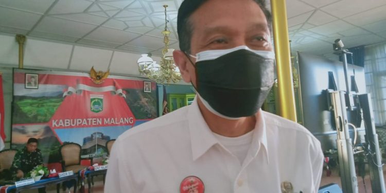 Sekretaris Daerah (Sekda) Kabupaten Malang, Wahyu Hidayat, akhirnya mengumumkan bahwa Kabupaten Malang masuk dalam kategori Level 3 penyebaran COVID-19. Foto: Rizal.