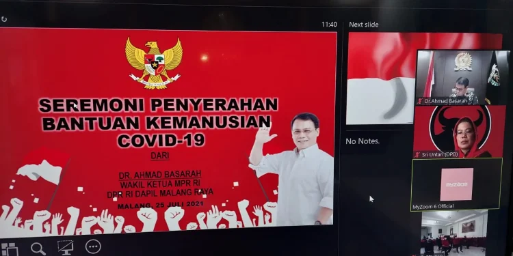 Ahmad Basarah dalam bansos. dok