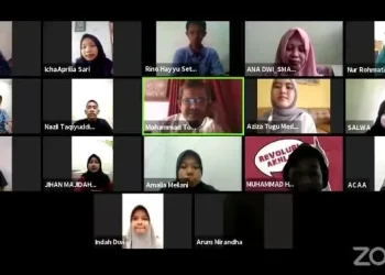 Kepala Sekolah SMAN 7 Kediri, Mohammad Tohir saat memberikan sambutan.