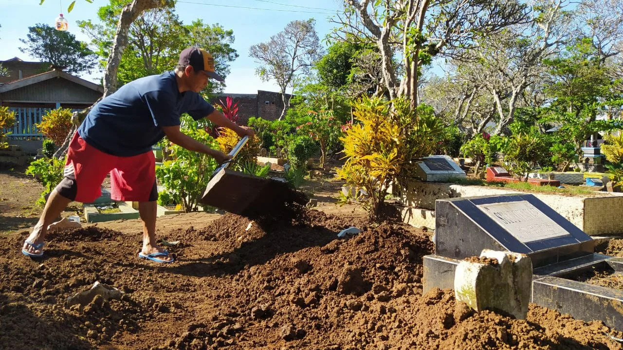 Gali Kubur - Cerita Tukang Gali Kubur di Malang, Rela Siap Siaga Kubur Jenazah 24 Jam