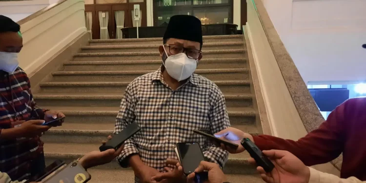 Wali Kota Malang, Sutiaji jelaskan capaian vaksinasi warga kota Malang yang hanya capai 43 persen.