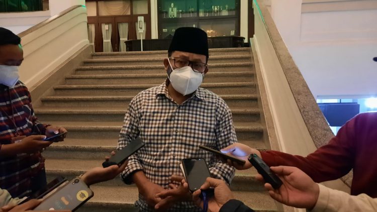 Wali Kota Malang, Sutiaji jelaskan capaian vaksinasi warga kota Malang yang hanya capai 43 persen.