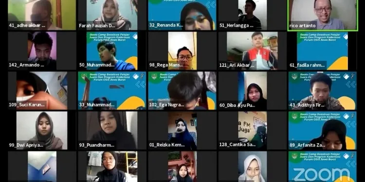 Suasana Zoom meeting yang menghadirkan Rico Juni Artanto di hari ke empat Bootcamp beasiswa pelajar juara 2021/tugu malang