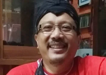 Erwan Widyarto, wartawan senior yang tinggal di Yogyakarta/tugu malang