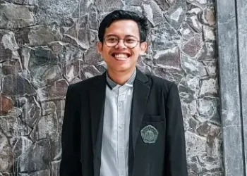 Abdal Malik Fajar Alam, alumni UIN Maulana Malik Ibrahim Malang./tugu malang