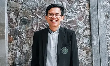 Abdal Malik Fajar Alam, alumni UIN Maulana Malik Ibrahim Malang./tugu malang