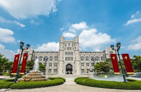 Korea University terlihat megah dari depan/tugu malang