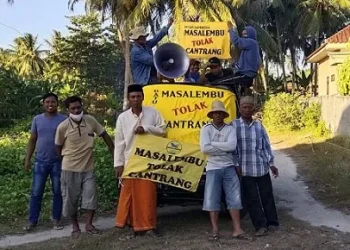 Nelayan Masalembu menggunakan pick up memberikan informasi tentang pelarangan cantrang dalam Permen KP No. 18 Tahun 2021/tugu malang