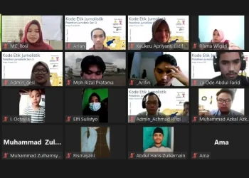 Gigih Mazda saat memberikan materi Kode Etik Jurnalistik, Minggu (08/08/2021)/tugu malang
