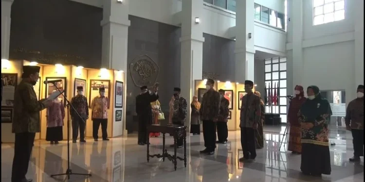 Pelantikan Direktur Pascasarjana dan 7 Dekan UIN Malang.