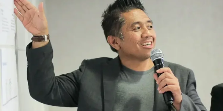 Hendro Fujiono dalam suatu acara/tugu malang