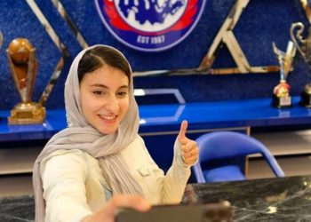 Samin Khojasteh, pebulu tangkis cantik asal Iran, ini selfie di kantor Arema FC pada Sabtu (21/08/2021)/tugu malang