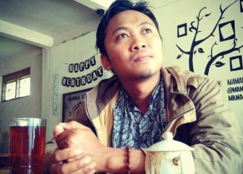 Achmad Faisol, pegiat sastra Malang/ tugu malang