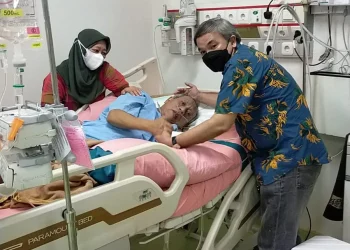 Dr Aqua Dwipayana Sempatkan Membesuk Mantan Wapimred Jawa Pos Koran