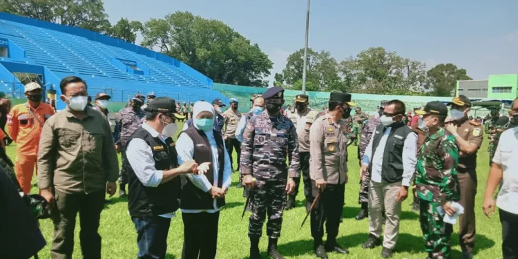 Tinjau vaksinasi massal di stadion Gajayana, Kota Malang