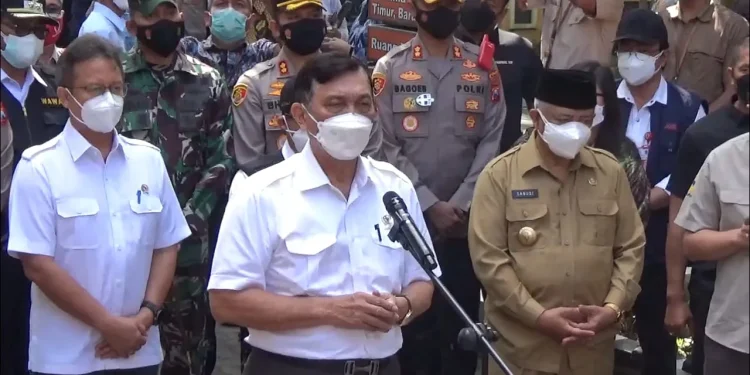 Luhut saat menyampaikan pesan di Isoter Jalan Kawi, Kota Malang