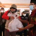 Bantuan paket sembako untuk warga yang isoman