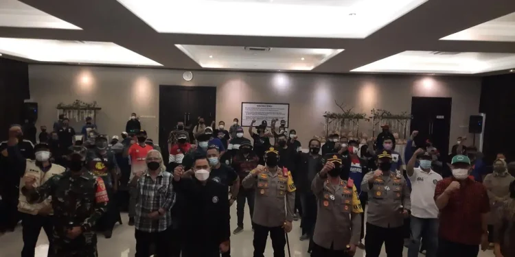 Presiden Arema FC dan jajaran Forkopimda dalam silaturahmi. Kesepakatannya Aremania tidak akan konvoi