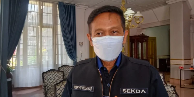 PPKM - Menko Luhut Akan Tinjau Pelaksanaan PPKM Level 4 Malang Raya