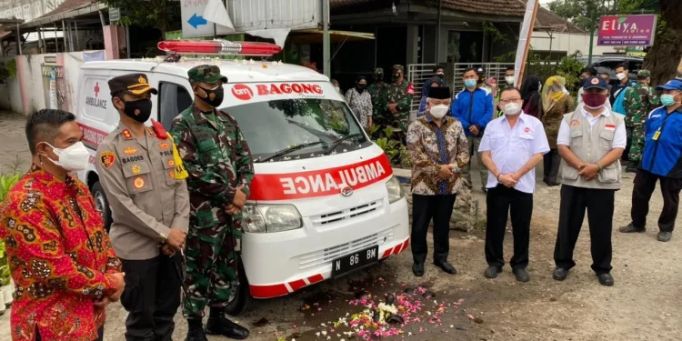 Dirut PO Bagong, Hari Susilo (dua dari kanan), dan Bupati Malang, Sanusi (tiga dari kanan). Foto: dok