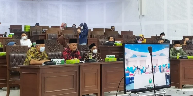 Ketua DPRD Kota Malang, I Made Rian Diana Kartika (depan tengah), Foto: Ulul Azmy