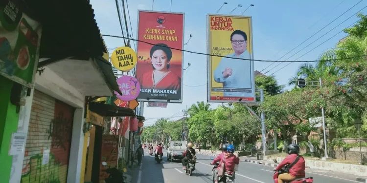 Baliho Puan dan Airlangga