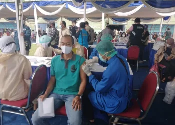 Vaksinasi COVID-19 secara Massal di Stadion Gajayana Tembus 27 Ribu Peserta