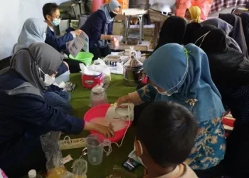 Mahasiswa Polinema Ubah Limbah Batang Pisang Di Desa Sukodono Jadi Bernilai Ekonomi