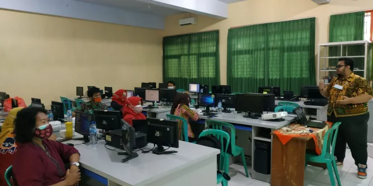 Pelatihan Digital Marketing untuk Guru Produktif Kompetensi Keahlian Bisnis Daring & Pemasaran di SMKN 1 Turen. Foto: dok