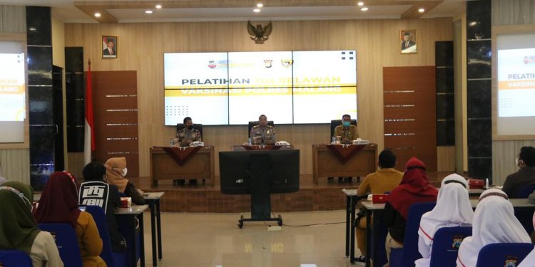 Polres Malang dan Dinas Kesehatan Kabupaten Malang memberikan pelatihan dan pengarahan kepada relawan. Foto: dok
