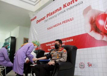 Kapolresta Malang Kota, AKBP Budi Hermanto, berdonor plasma konvalesen. Foto: Rubianto