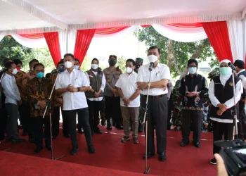 batu - Sambangi Isoter di Kota Batu, Luhut Imbau Masyarakat Tidak Takut Tes Swab