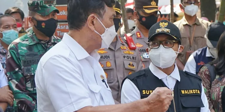Luhut Binsar Pandjaitan bersama Wali Kota Malang, Sutiaji. Foto: Instagram Sutiaji