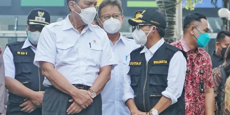 Luhut Binsar Pandjaitan bersama Sutiaji. Foto: Instagram Sutiaji