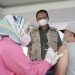 Anggota Komisi IX DPR RI, H Ali Ahmad, meninjau pelaksanaan vaksinasi COVID-19 di El Hotel Karangploso. Foto: M Sholeh