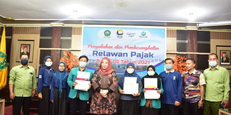 Program Relawan Pajak mahasiswa Prodi Akuntansi bekerja sama dengan Kanwil Pajak DJP Jawa Timur 3 sebagai manifestasi Program Bela Negara. Foto: dok