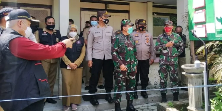 malang - Forkopimda Kabupaten Malang Percepat Pemindahan Pasien Isoman ke Isoter