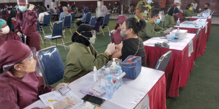 Pelaksanaan vaksinasi COVID-19 ABM bersama Kodim 0833 Kota Malang. Foto: Feni Yusnia
